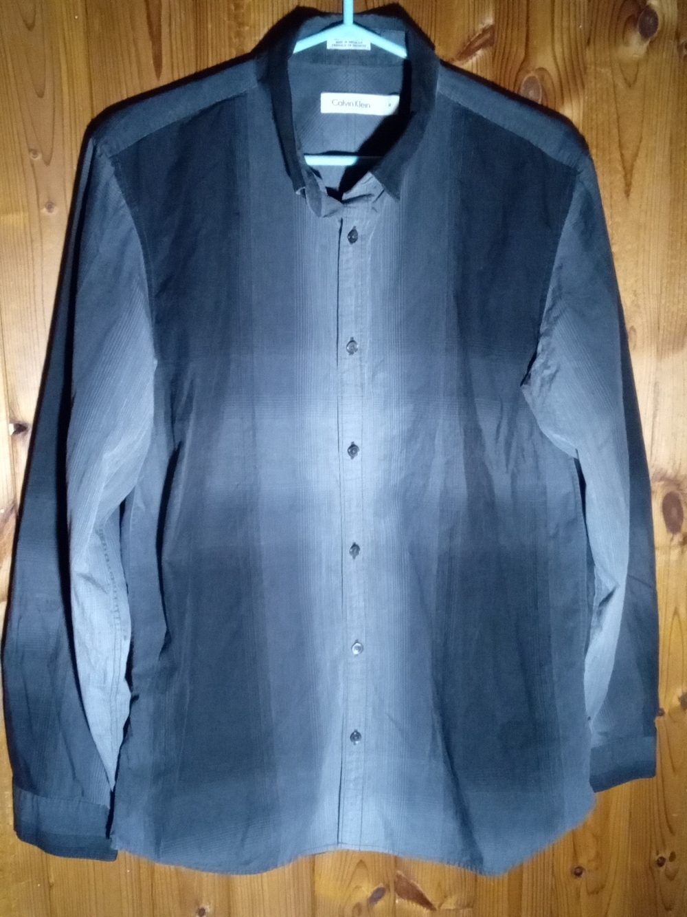 Calvin Klein Men's Med Long-Sleeve Button-Up Shirt in Shadow Plaid. 100% Cotton